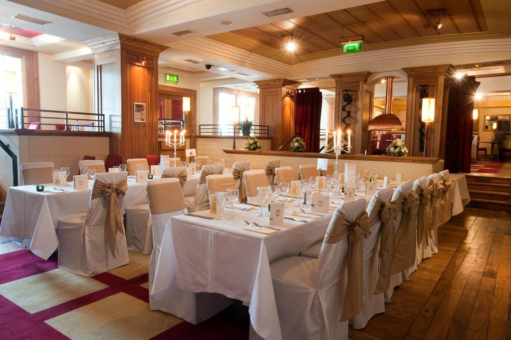 Carnegie Court Hotel Swords Exterior foto
