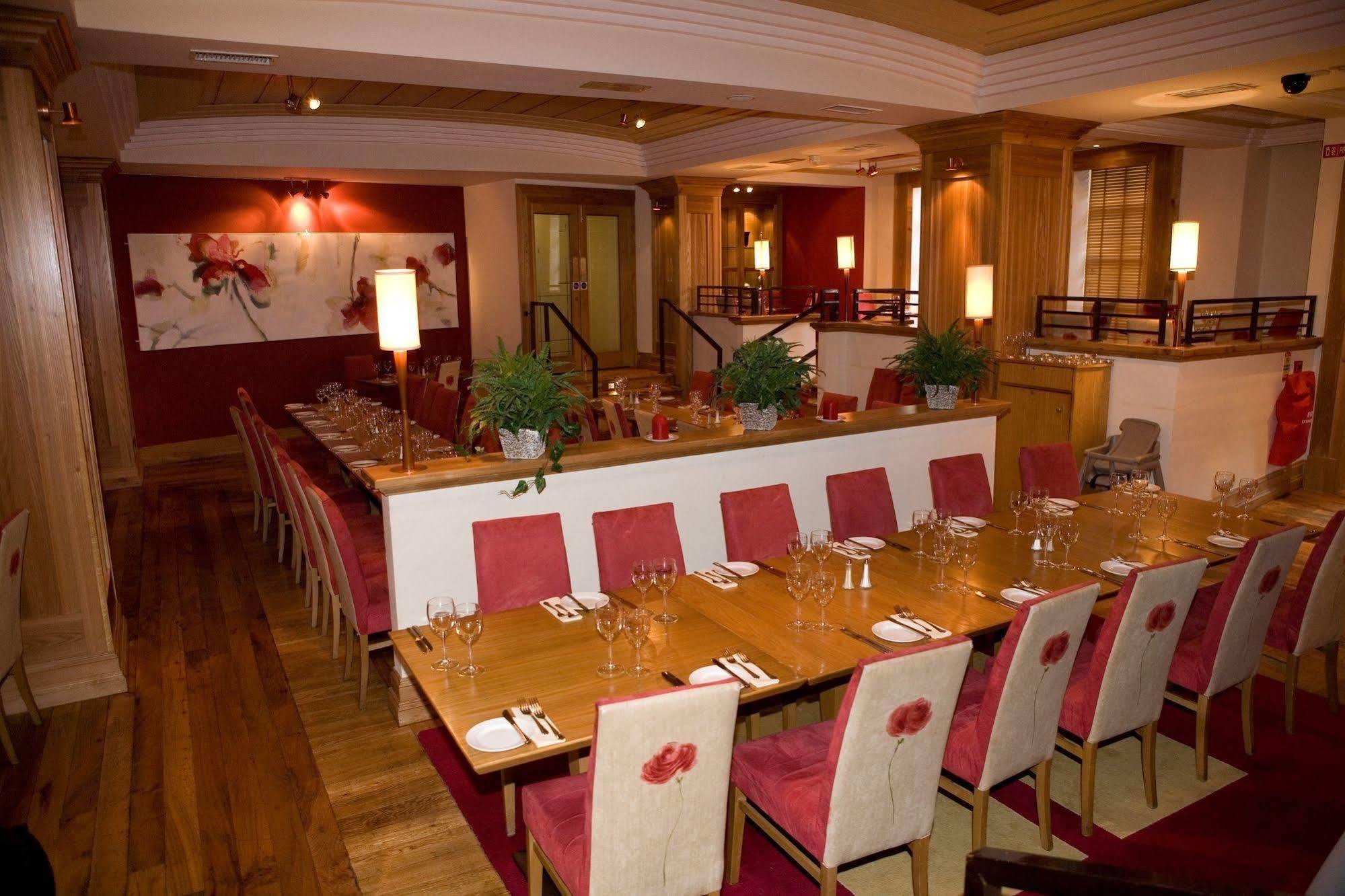Carnegie Court Hotel Swords Exterior foto