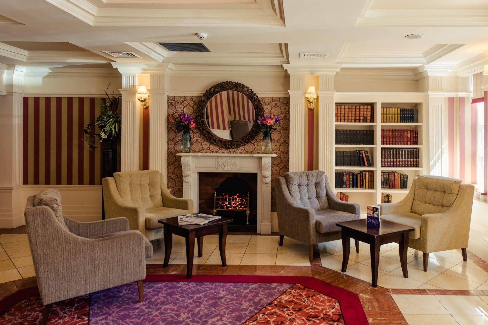 Carnegie Court Hotel Swords Exterior foto